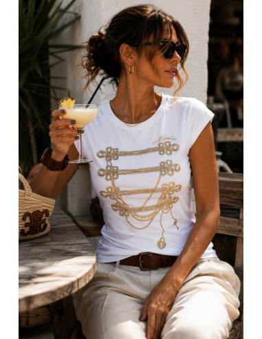 Camiseta blanca con Botones Dorados y Cordón...