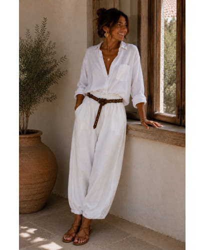 Pantalón de Lino Blanco con Cinturón de Tachas y Bolsillos