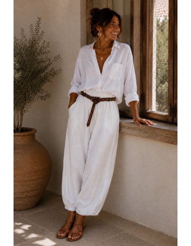 Pantalón de Lino Blanco con Cinturón de Tachas...