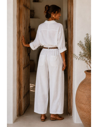 Pantalón de Lino Blanco con Cinturón de Tachas...