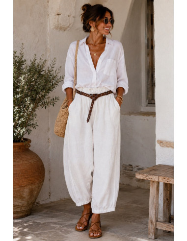 Pantalón de Lino Blanco con Cinturón de Tachas...