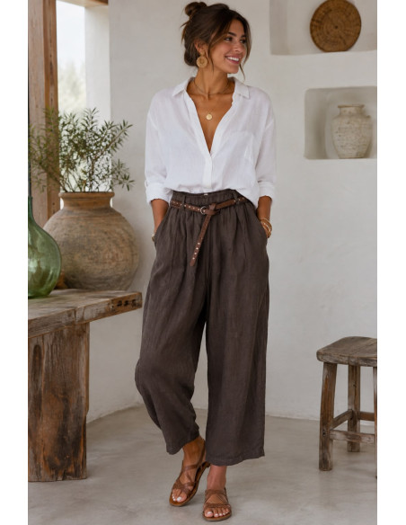 Pantalón de Lino chocolate con Cinturón de Tachas y Bolsillos