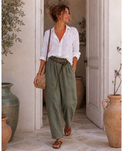 Pantalón de Lino verde con Cinturón de Tachas y Bolsillos