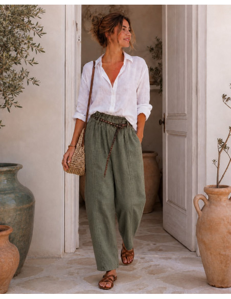 Pantalón de Lino verde con Cinturón de Tachas y Bolsillos