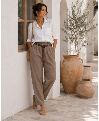 Pantalón de Lino camel con Cinturón de Tachas y Bolsillos 2