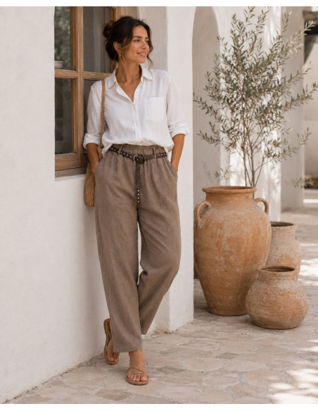 Pantalón de Lino camel con Cinturón de Tachas y Bolsillos