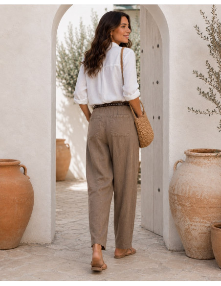 Pantalón de Lino camel con Cinturón de Tachas y Bolsillos