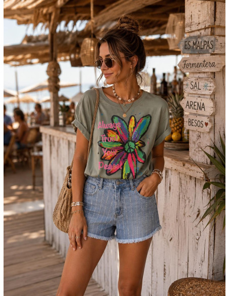 🩳 Pantalón Corto Vaquero con Strass y Bajo Desflecado