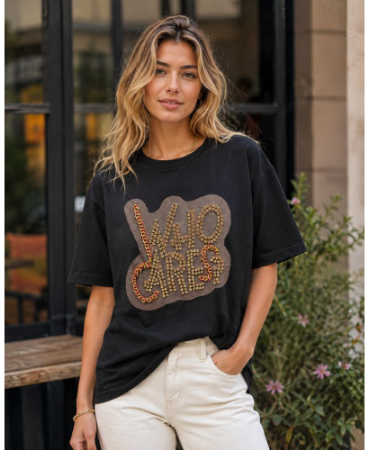Camiseta Negra con Cristales y Cadena Decorativa 2