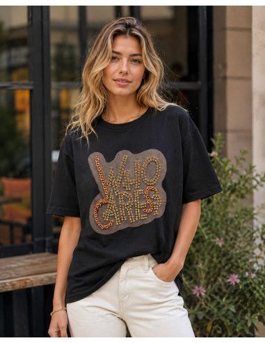 Camiseta Negra con Cristales y Cadena Decorativa