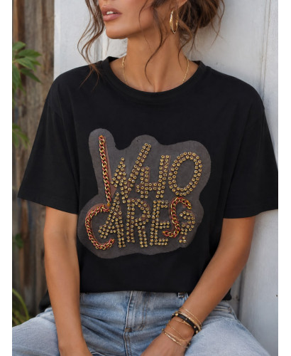 Camiseta Negra con Cristales y Cadena Decorativa