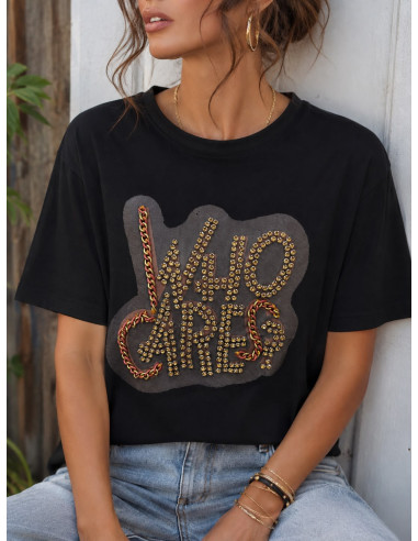 Camiseta Negra con Cristales y Cadena Decorativa