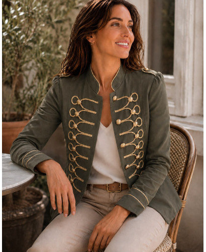 Chaqueta verde tipo army con botones y pasamanería dorada 2