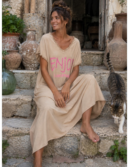 Vestido camel Efecto Lavado con Mensaje LOVE & PEACE