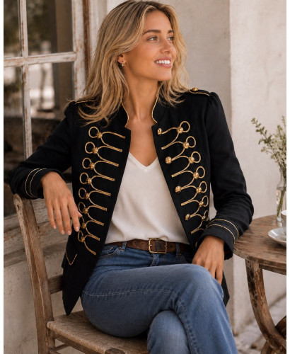 Chaqueta negra tipo army con botones y pasamanería dorada 2