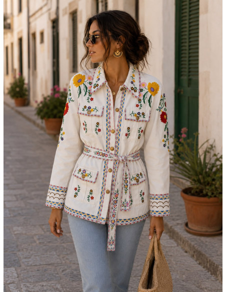 Cazadora Vaquera Blanca Bordada con Cinturón