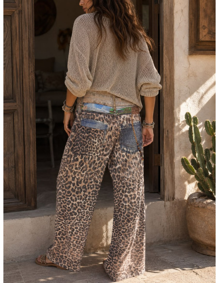Pantalón Animal Print de Pata Recta con Detalles Decorativos