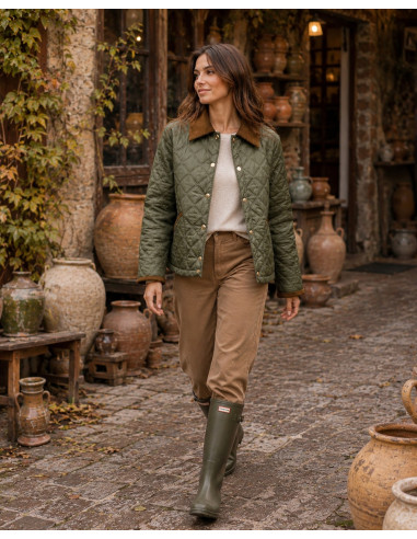 Chaqueta Acolchada Fina con Detalles en Micropana