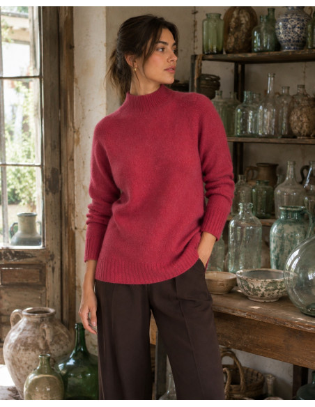 Suéter rosa de baby alpaca con cuello tortuga