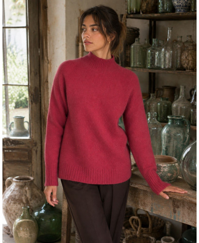 Suéter rosa de baby alpaca con cuello tortuga 2