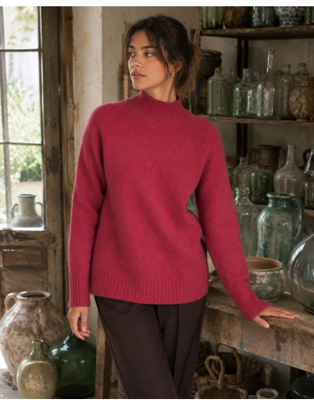 Suéter rosa de baby alpaca con cuello tortuga