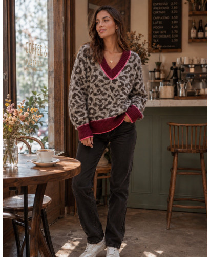 Suéter Animal Print con Escote de Pico y Detalles Granate