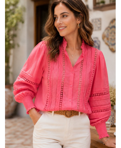 Camisa coral con Detalles Bordados y Microplisados