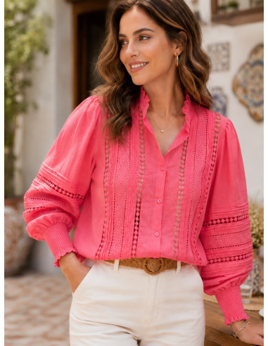 Camisa coral con Detalles Bordados y Microplisados