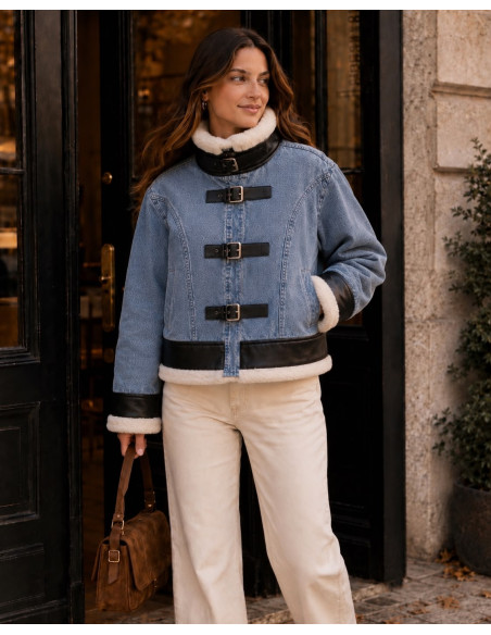 Chaqueta vaquera con pelo suave y detalles en efecto piel negra