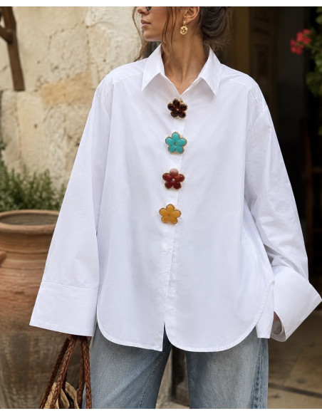 Camisa Blanca Oversize con Adornos de Colores