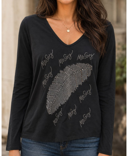 Camiseta negra con escote pico y hoja en strass 2