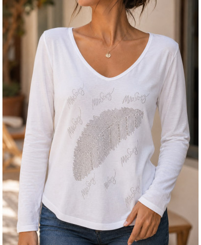 Camiseta blanca con escote pico y hoja en strass 2
