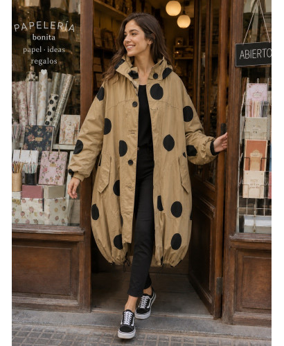Parka camel Oversize con Lunares Negros y Capucha
