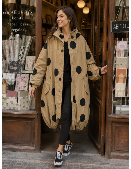 Parka camel Oversize con Lunares Negros y Capucha