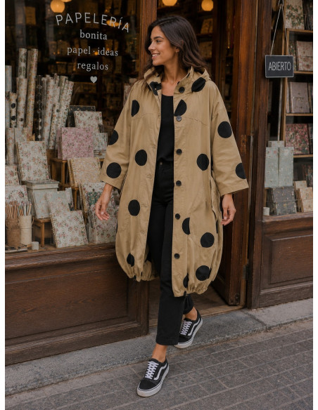 Parka camel Oversize con Lunares Negros y Capucha