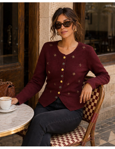 Chaqueta de punto joya en granate con abalorios y botones combinados