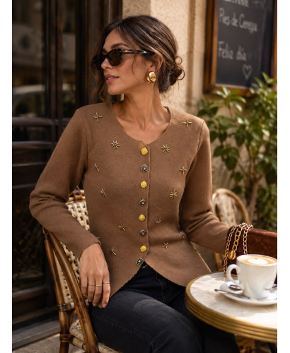 Chaqueta de punto joya en marrón con abalorios y botones...