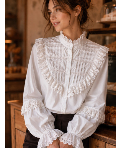 Camisa Blanca con Detalles Bordados y Volantes