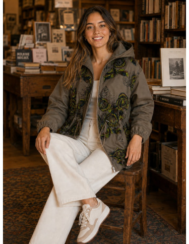 Parka Verde Kaki Bordada con Lentejuelas y Capucha