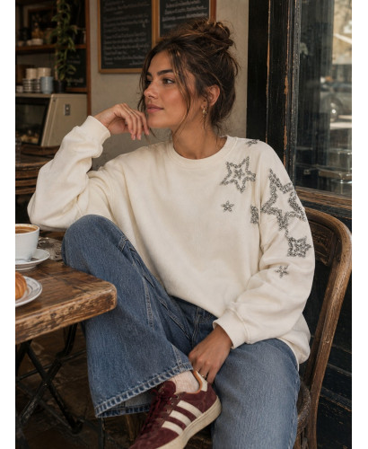 Sudadera Cruda con Estrellas de Abalorios Plateados