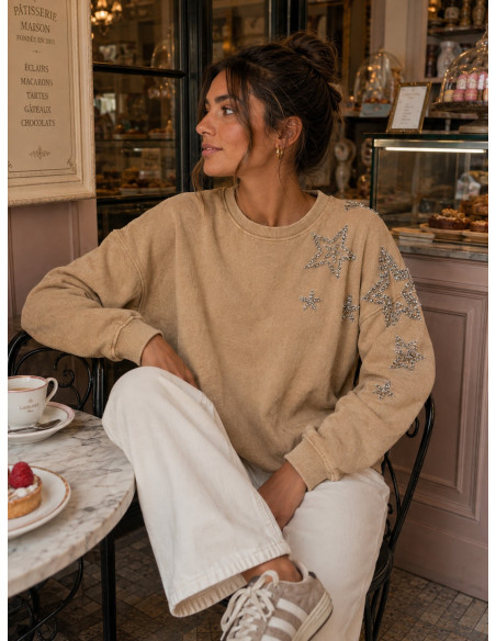 Sudadera camel efecto lavado con Estrellas de Abalorios Plateados