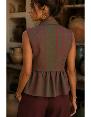 Blusa de lino verde con dibujo en granate