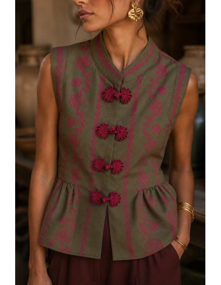 Blusa de lino verde con dibujo en granate