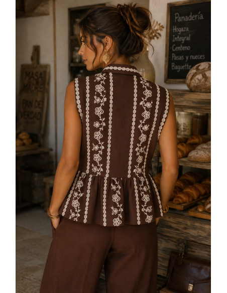 Blusa de lino chocolate con dibujo en blanco