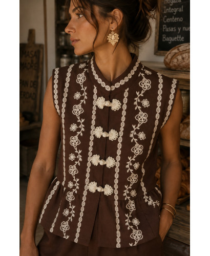 Blusa de lino chocolate con dibujo en blanco
