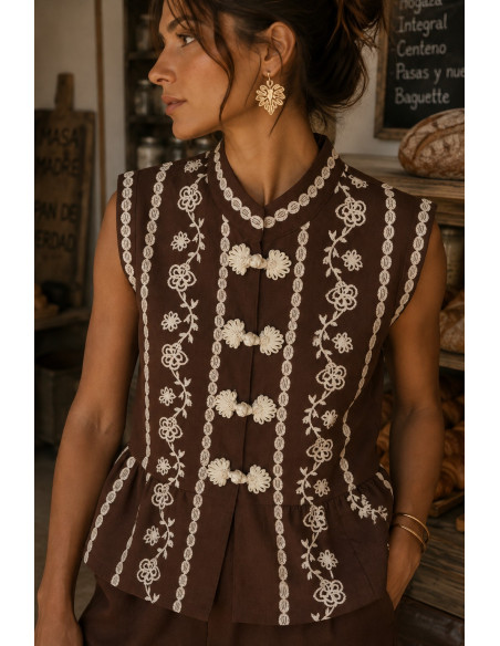 Blusa de lino chocolate con dibujo en blanco