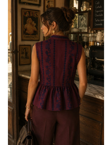 Blusa de lino granate con dibujo en azul marino