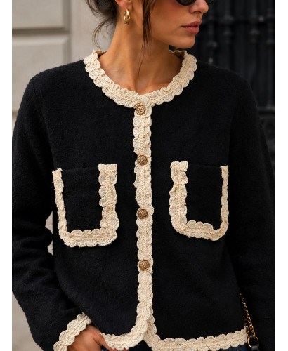 Chaqueta de punto negra con detalles de puntilla en crudo 2