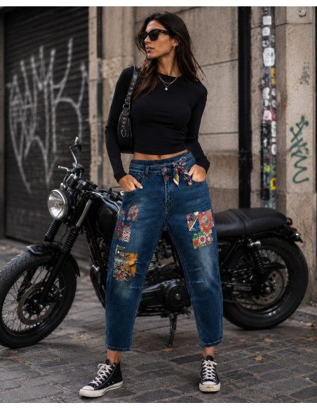 👖 Pantalón Vaquero Baggy con Parches y Lazo