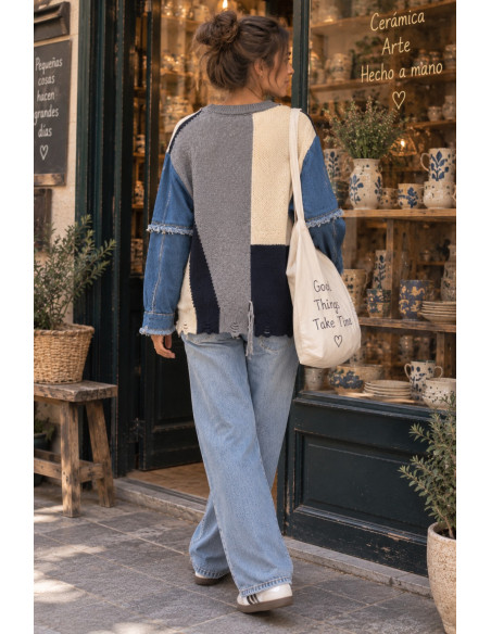 Suéter Combinado con Mangas Denim y Detalles de Cristales ✨